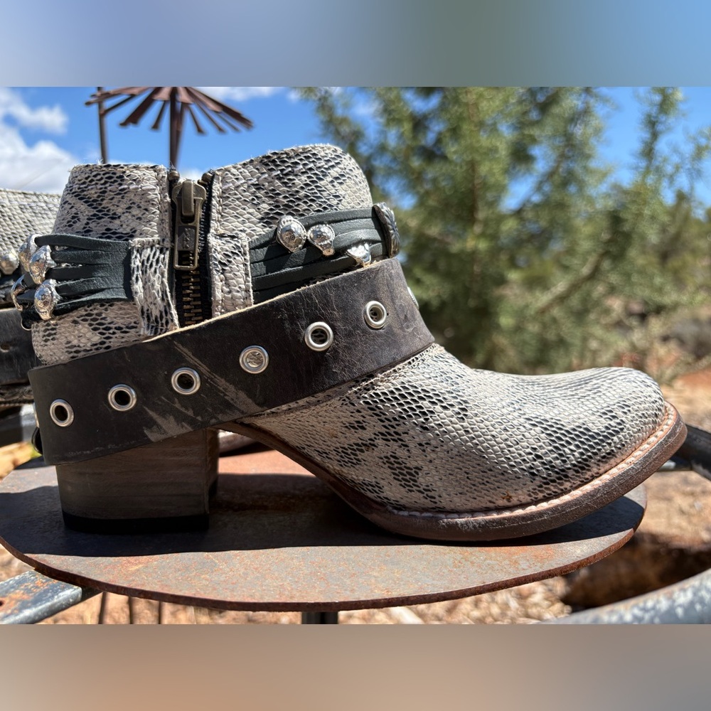 Freebird By Steven Saloon Booties - Picture 4 of 16